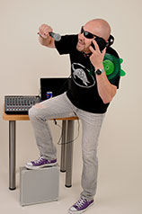 Dj Reiner tanzt